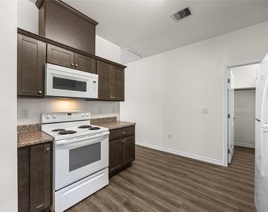 28096 Seven Sisters Road - Photo Thumbnail 7