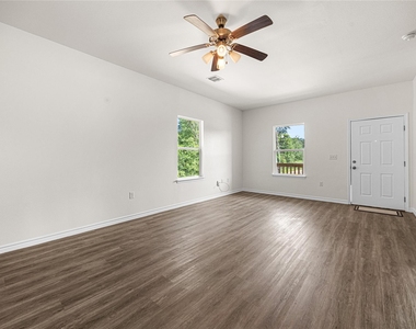 28096 Seven Sisters Road - Photo Thumbnail 4