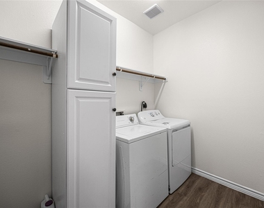 28096 Seven Sisters Road - Photo Thumbnail 10