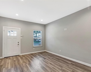 6824 Dumble Street - Photo Thumbnail 4