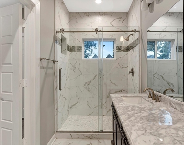 6824 Dumble Street - Photo Thumbnail 9