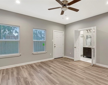 6824 Dumble Street - Photo Thumbnail 7