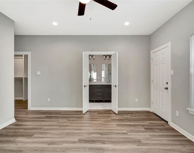 6824 Dumble Street - Photo Thumbnail 30