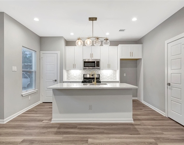 6824 Dumble Street - Photo Thumbnail 2