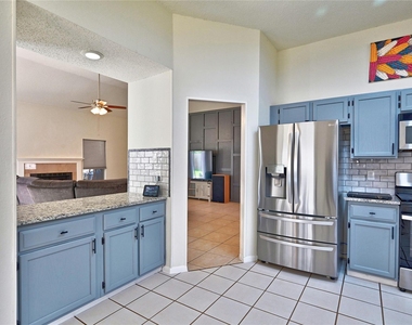 7407 Creekfield Drive - Photo Thumbnail 20