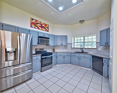 7407 Creekfield Drive - Photo Thumbnail 14