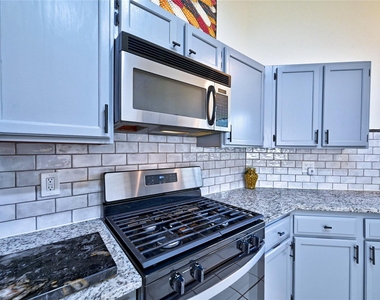 7407 Creekfield Drive - Photo Thumbnail 15