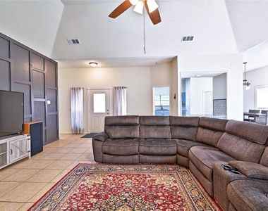 7407 Creekfield Drive - Photo Thumbnail 5