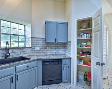 7407 Creekfield Drive - Photo Thumbnail 17