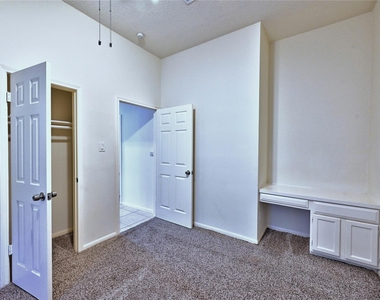 7407 Creekfield Drive - Photo Thumbnail 34