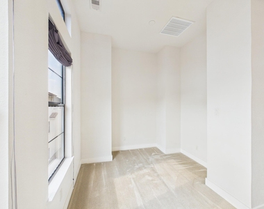 5425 Floyd Street - Photo Thumbnail 15