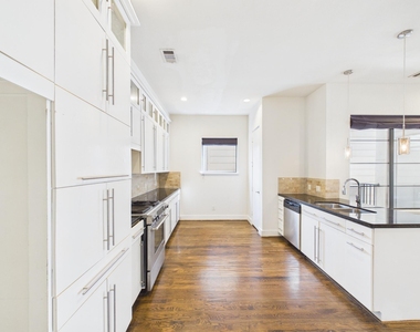 5425 Floyd Street - Photo Thumbnail 8