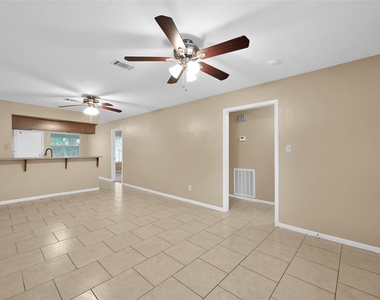 1605 Hazelwood Street - Photo Thumbnail 4