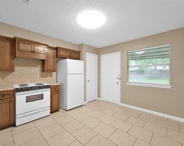 1605 Hazelwood Street - Photo Thumbnail 7