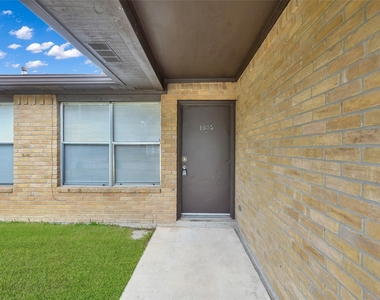 1605 Hazelwood Street - Photo Thumbnail 1