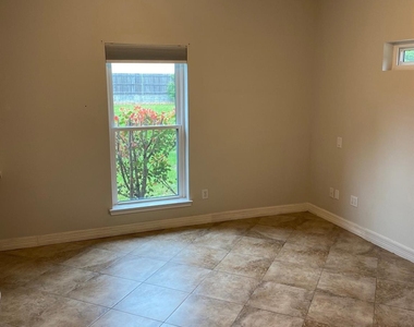 7518 Nickaburr Creek Drive - Photo Thumbnail 14
