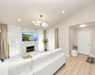 1881 Bering Drive - Photo Thumbnail 9