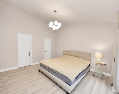 1881 Bering Drive - Photo Thumbnail 22