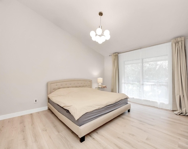 1881 Bering Drive - Photo Thumbnail 21