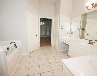 2516 Royal Terns Court - Photo Thumbnail 16