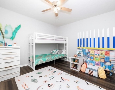 2516 Royal Terns Court - Photo Thumbnail 4