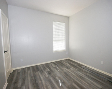 2516 Royal Terns Court - Photo Thumbnail 12