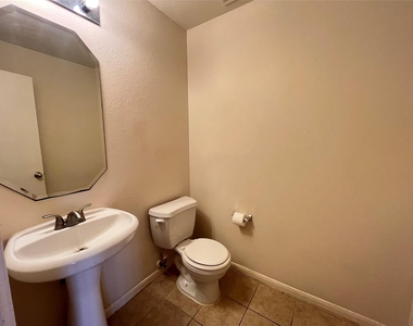 3215 Legends Hill Court - Photo Thumbnail 5