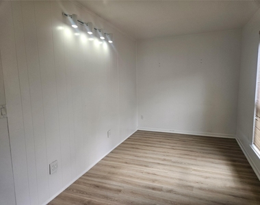 4543 Pioneer Trail - Photo Thumbnail 20