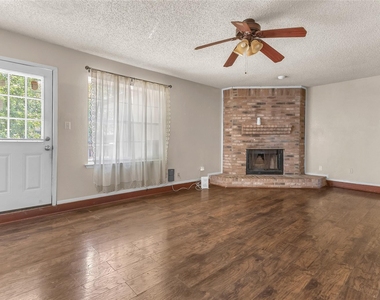 1516 Violet Avenue - Photo Thumbnail 2
