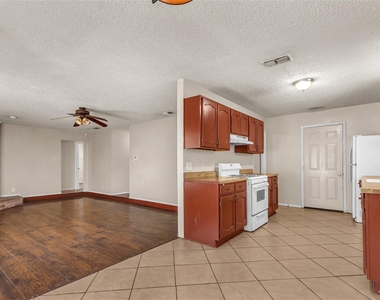 1516 Violet Avenue - Photo Thumbnail 3