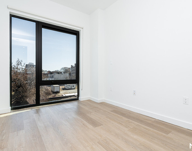 527 Grand Ave - Photo Thumbnail 18