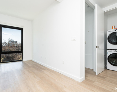 527 Grand Ave - Photo Thumbnail 6