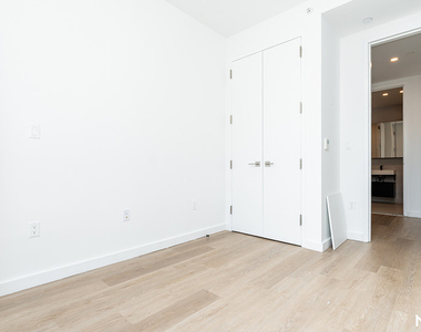 527 Grand Ave - Photo Thumbnail 13