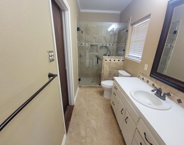 813 River Oaks - Photo Thumbnail 20