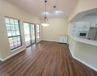813 River Oaks - Photo Thumbnail 13