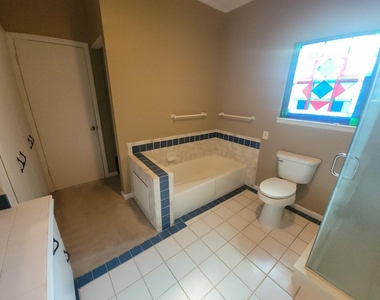 813 River Oaks - Photo Thumbnail 6