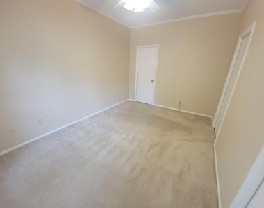 813 River Oaks - Photo Thumbnail 17