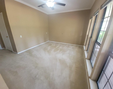 813 River Oaks - Photo Thumbnail 14