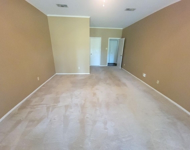 813 River Oaks - Photo Thumbnail 2
