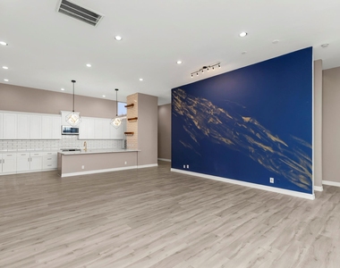 712 Parker Street - Photo Thumbnail 6