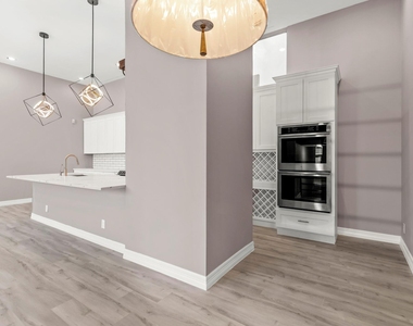 712 Parker Street - Photo Thumbnail 9
