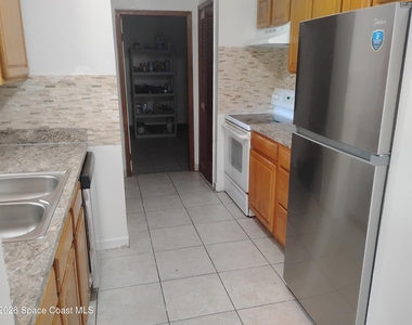 1533 Emerson Drive Se - Photo Thumbnail 2