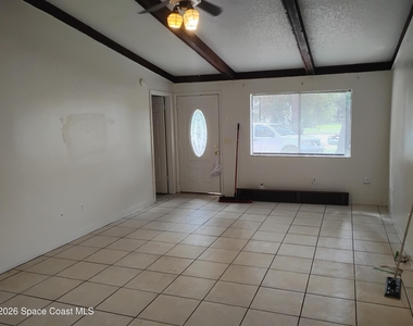 1533 Emerson Drive Se - Photo Thumbnail 3