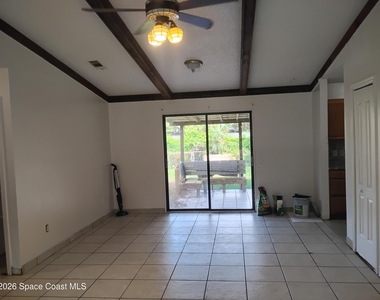 1533 Emerson Drive Se - Photo Thumbnail 4