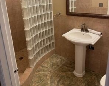 148 Young Avenue - Photo Thumbnail 5