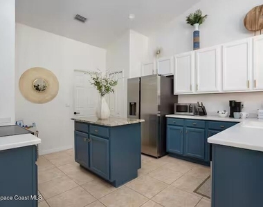 581 Eldron Boulevard Se - Photo Thumbnail 11