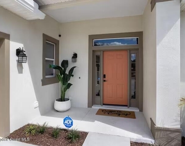 581 Eldron Boulevard Se - Photo Thumbnail 1
