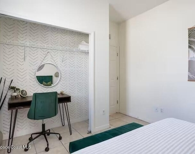 581 Eldron Boulevard Se - Photo Thumbnail 16