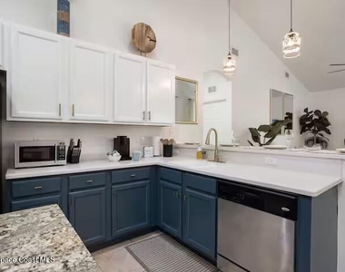 581 Eldron Boulevard Se - Photo Thumbnail 12