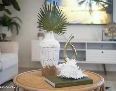 581 Eldron Boulevard Se - Photo Thumbnail 9